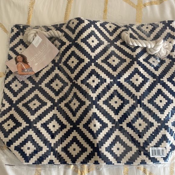 Summer and Rose Navy Diamond Beach Tote - Picture 4 of 6